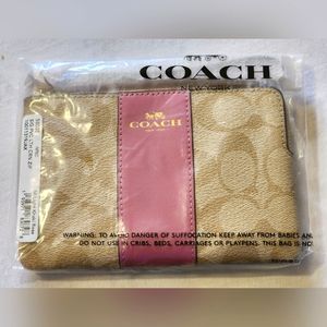 BNWT Coach Signature Leather Corner Zip Wristlet
